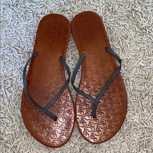 Vineyard Vines Flip Flops